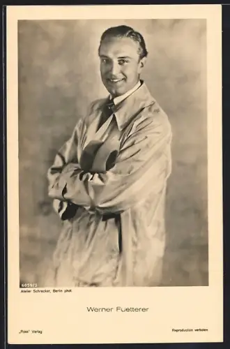 AK Schauspieler Werner Fuetterer im hellen Mantel