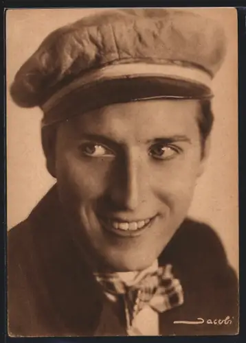 AK Schauspieler Willi Domgraf-Fassbaender mit Studentenmütze