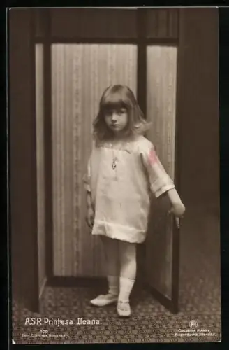 AK A. S. R. Printesa Ileana von Rumänien, kleine Prinzessin vor einem Paravent