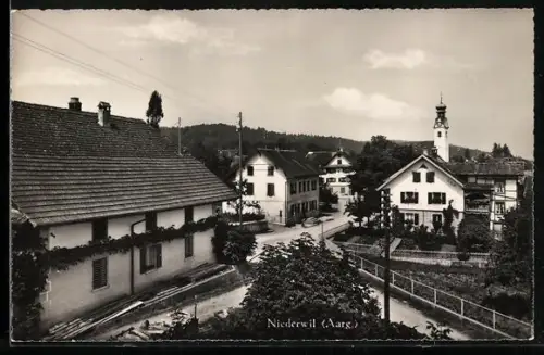 AK Niederwil /Aarg., Strassenpartie mit Bäumen