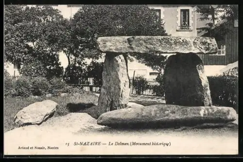 AK Saint-Nazaire, Le Dolmen, Steintisch im Ort, Ausgrabung