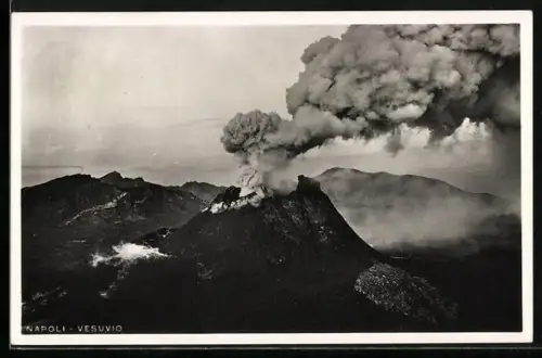 AK Napoli, Vesuvio durante un`eruzione