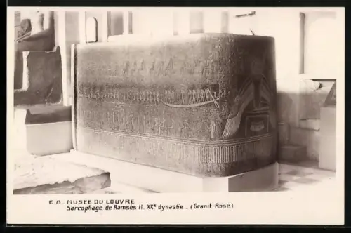 AK Musée du Louvre, Sarcophage de Ramses II., XXe dynastie, Granit Rose