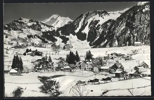 AK Oberiberg /Schwyz, Ortsansicht vom Berghang aus im Winter