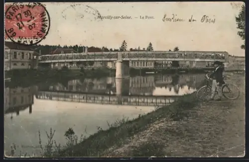 AK Marcilly-sur-Seine, Le Pont, cycliste au bord de la Seine