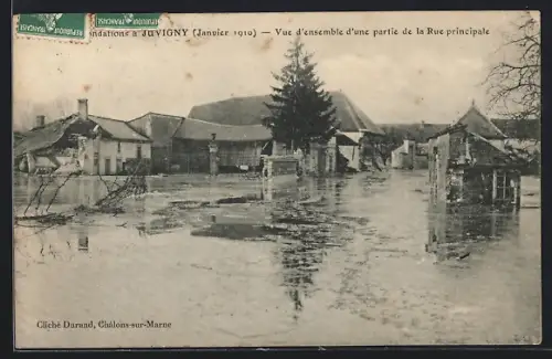 AK Juvigny, Inondations de 1910, Vue d`ensemble de la Rue principale inondée