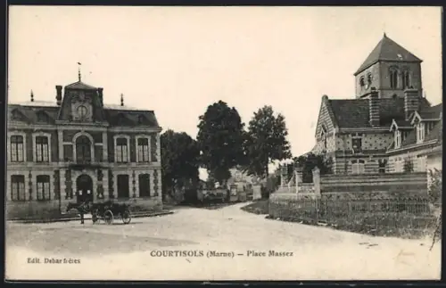 AK Courtisols /Marne, Place Massez avec bâtiments historiques et charrette