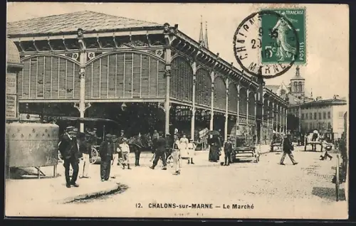 AK Châlons-sur-Marne, Le Marché animé avec passants et calèches