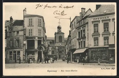 AK Épernay, Rue Saint-Martin avec commerces et église en arrière-plan