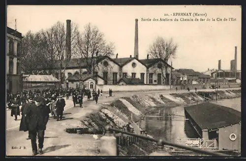AK Epernay /Marne, Sortie des Ateliers du Chemin de fer de la Cie de l`Est