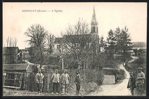 AK Herpont /Marne, L`Église et soldats devant le chemin rural