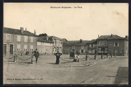 AK Givry-en-Argonne, La Place avec des habitants et maisons environnantes