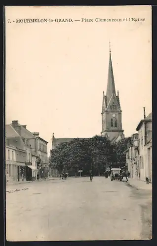 AK Mourmelon-le-Grand, Place Clemenceau et l`Église