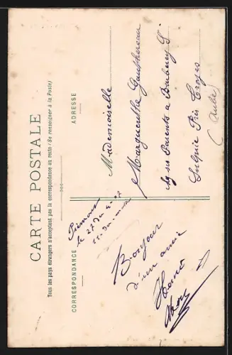 AK Suippes, L`Église et la place animée devant l`édifice