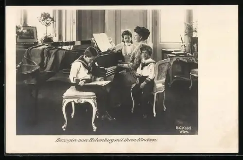 AK Herzogin von Hohenberg mit ihren Kindern