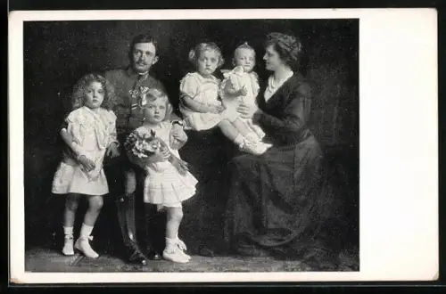 AK Kaiserpaar mit Kronprin Otto und Erzherzogin Adelheid, Robert und Felix
