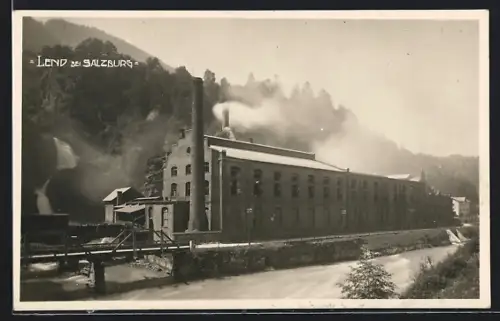 AK Lend im Pinzgau, Fabrik mit Schornsteinen und Brücke