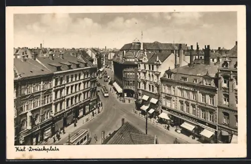 AK Kiel, Strassen am Dreieckplatz mit Kronen-Apotheke und Geschäften