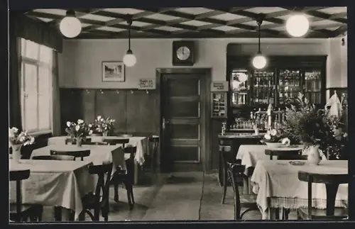AK Meura /Thür. Wald, Innenansicht Gasthaus Meurastein