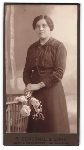 Fotografie R. Ochernal & Sohn, Marienberg i. Sa., Ratsstr. 9, Portrait einer Dame