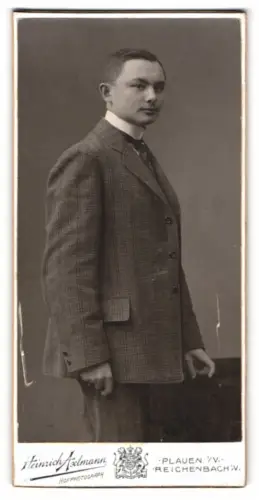 Fotografie Heinrich Axtmann, Plauen i. V., Bahnhofstr. 27, Porträt eines eleganten Herren