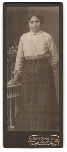 Fotografie Hans Schneider, Coburg, Frau in eleganter Kleidung