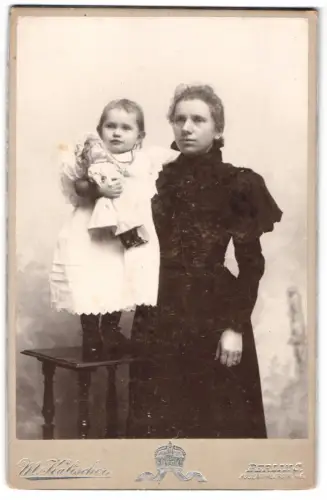 Fotografie M. Kalischer, Berlin, Rosenstrasse 16, Mutter mit Kind Selma und Puppe im Arm