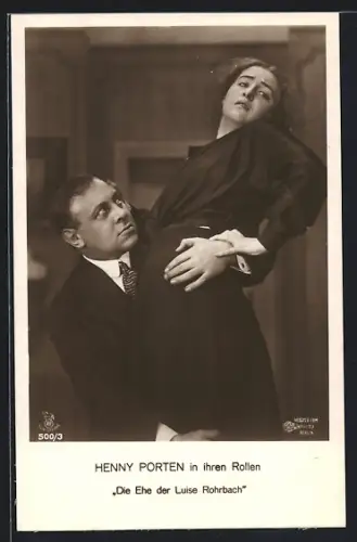 AK Schauspielerin Henny Porten wird von einem Mann an der Hüfte gepackt in Die Ehe der Luise Rohrbach