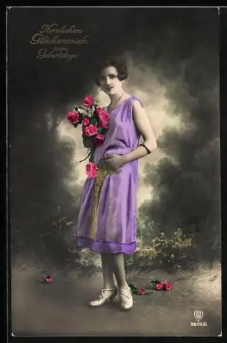 Foto-AK HB Nr. 9806/6: Junge Dame in lilanem Kleid mit Rosen