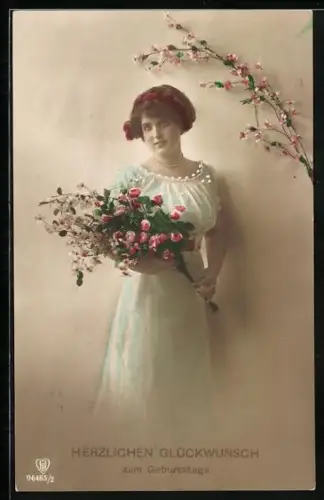 Foto-AK HB Nr. 06485/2: Junge Dame mit Blumenstrauss