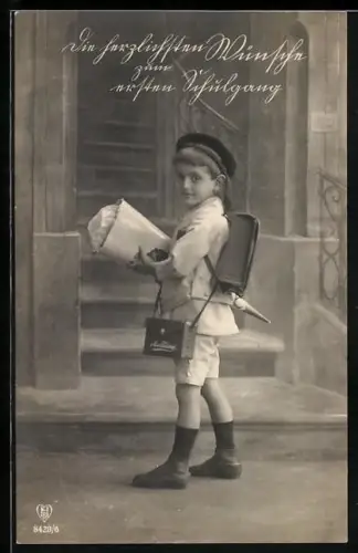 Foto-AK HB Nr. 8429/6: Kleiner Junge mit Schultasche und Schultüte