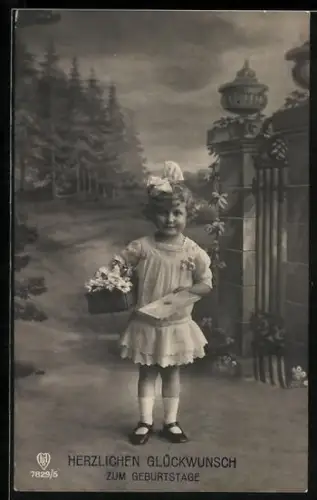 Foto-AK HB Nr. 7829/5: Kleines Mädchen mit Blumenkorb und Brief