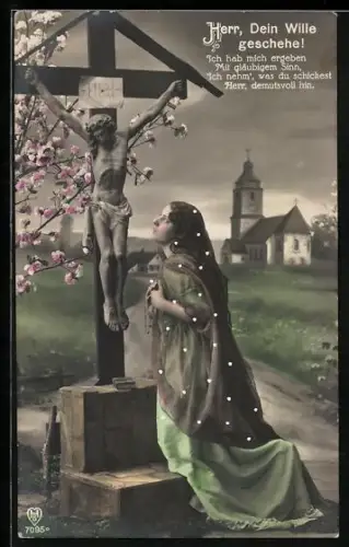 Foto-AK HB Nr. 7095: Dame kniet vor einem Wegekreuz