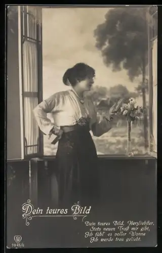 Foto-AK HB Nr. 7045/6: Dame hält das Foto ihres Geliebten in der Hand