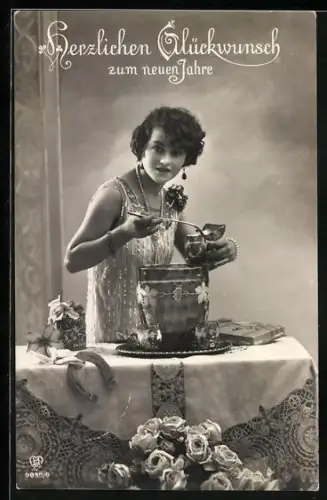 Foto-AK HB Nr. 9898/6: Junge Dame giesst Bowle in ein Glas, Neujahr