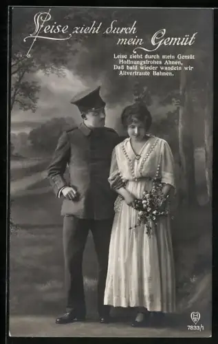 Foto-AK HB Nr. 7833/1: Soldat in Uniform mit seiner Geliebten