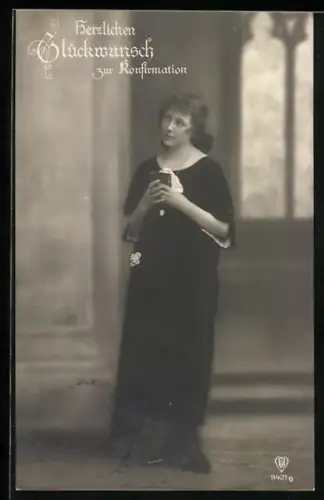 Foto-AK HB Nr. 9421/6: Junge Frau in dunklem Kleid zur Konfirmation