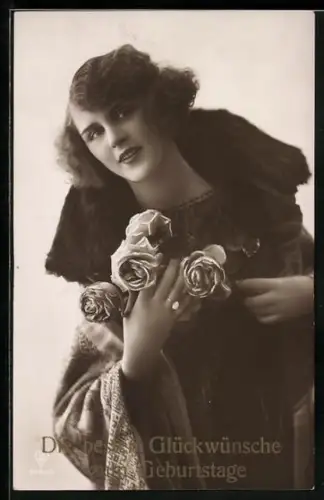 Foto-AK HB Nr. 9461/2: Junge Dame in eleganter Kleidung mit Rosen