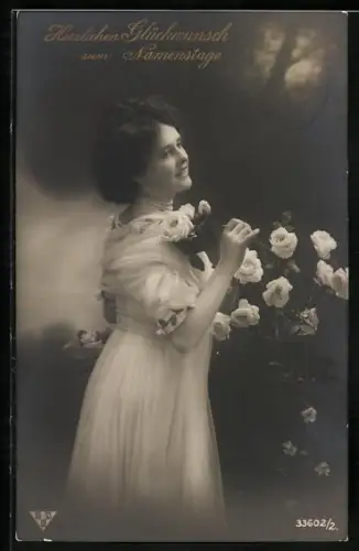 Foto-AK BNK Nr. 33602/2: Frau im Kleid mit Rosen, Glückwunsch zum Namenstag