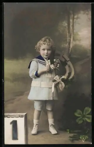 Foto-AK BNK Nr. 33756/6: Kleiner Junge mit Hufeisen, Kalender