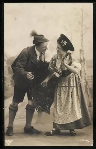 Foto-AK BNK Nr. 33539/3: Mann und Frau mit Schirm