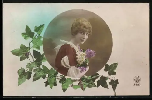Foto-AK A. Noyer Nr. 2423: Junge Dame mit Flieder, Efeuranke