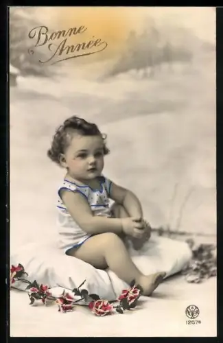 Foto-AK A. Noyer Nr. 12678: Kleinkind auf einem Kissen, Bonne Année