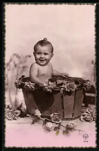 Foto-AK A. Noyer Nr. 1473: Baby im Waschzuber