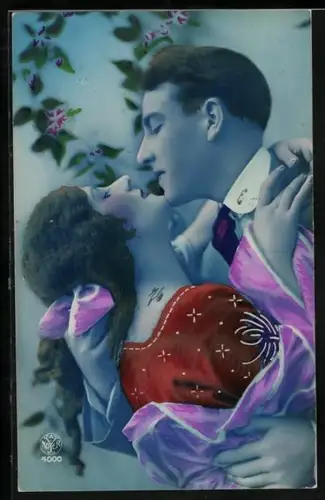 Foto-AK A. Noyer Nr. 4000: Paar vor dem Kuss