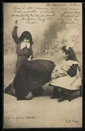 Foto-AK A. Noyer Nr. 7: A la main chaude!...