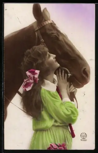Foto-AK A. Noyer Nr. 4090: Mädchen mit Pferd