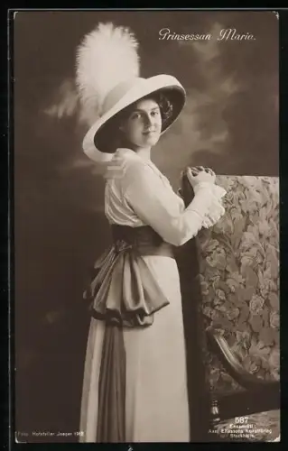 AK Prinsessan Maria von Schweden, stehend im hellen Kleid mit Schleife und Hut