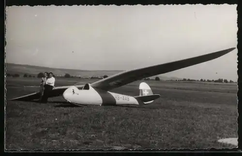 Foto-AK Lupfig /AG, Birrfeld, Segelflugzeug HB-448 auf dem Flugplatz