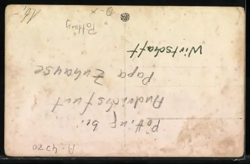 Foto-AK Pötting, Familie in einer Kutsche vor einem Haus